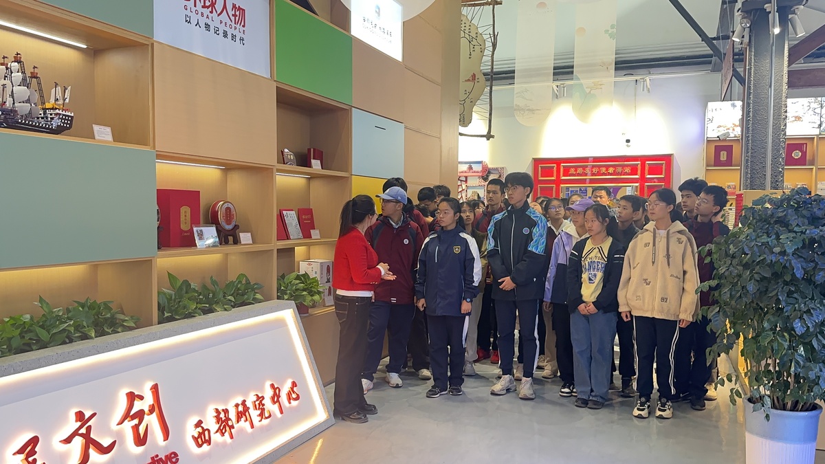 濃濃庫(kù)甬情！人民文創(chuàng)西部研究中心迎來(lái)寧波研學(xué)團(tuán)