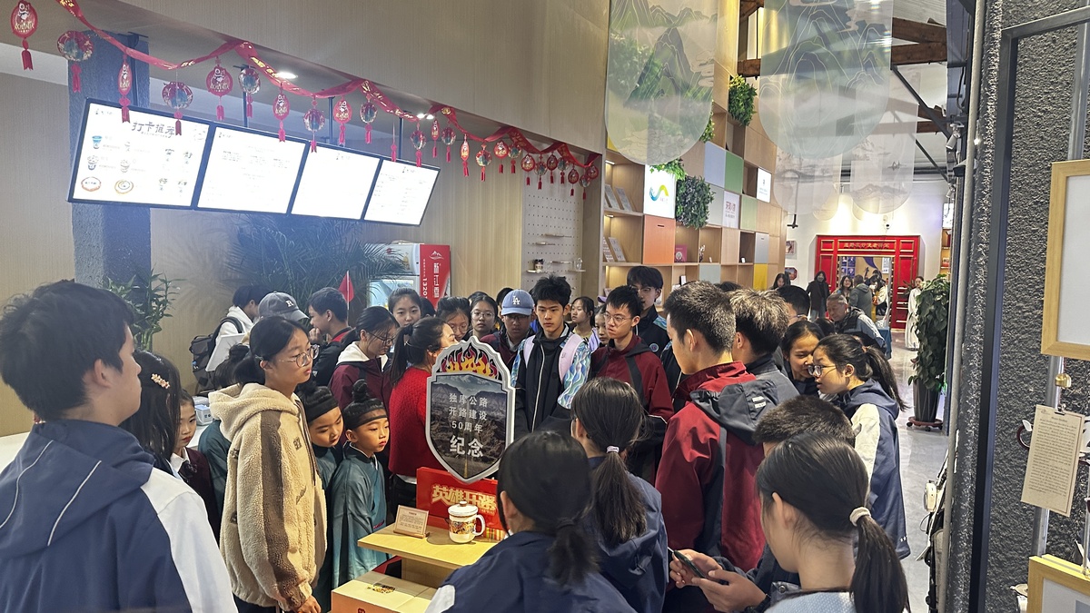濃濃庫(kù)甬情！人民文創(chuàng)西部研究中心迎來(lái)寧波研學(xué)團(tuán)