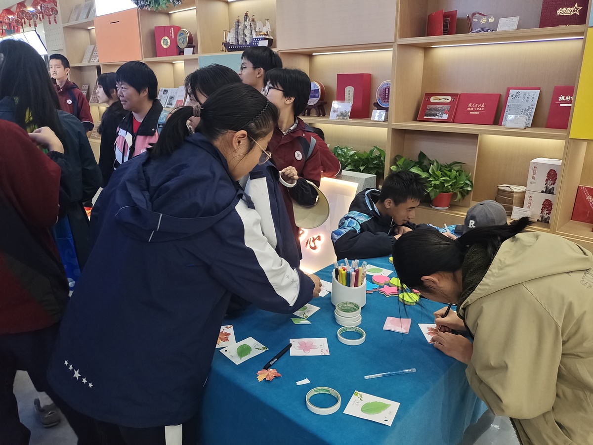 濃濃庫(kù)甬情！人民文創(chuàng)西部研究中心迎來(lái)寧波研學(xué)團(tuán)