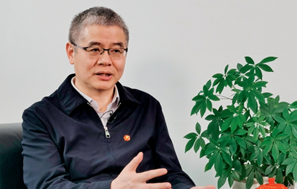 胡偉武：“芯”火相傳，擦干祖國身上的恥辱