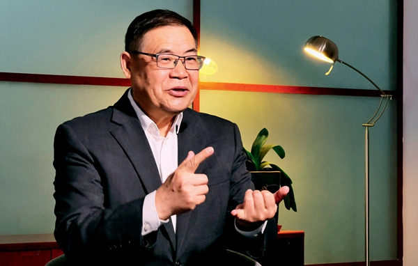 專訪氣候變化專家潘家華：“可再生能源，我們‘風(fēng)’‘光’無限”