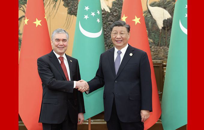 習(xí)近平會(huì)見(jiàn)土庫(kù)曼斯坦民族領(lǐng)袖、人民委員會(huì)主席別爾德穆哈梅多夫